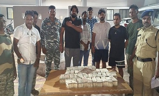1 करोड़ रुपए कैश के साथ 4 आरोपी गिरफ्तार, पुलिस जांच में जुट... - CG Sandesh