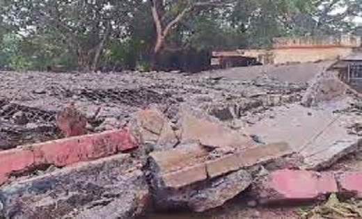 बड़ा हादसा : टाउनशिप में भरभराकर गिरी बीएसपी की 2 पानी टंकी,... - CG Sandesh