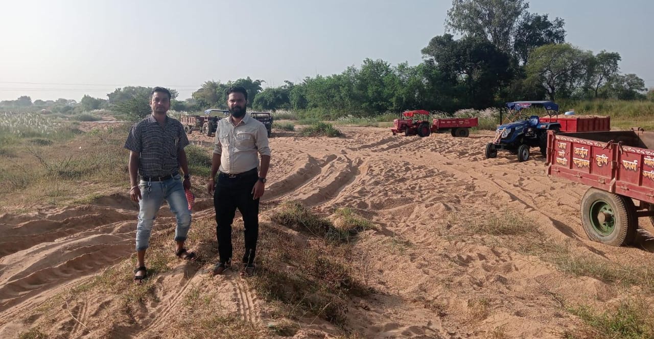 बागबाहरा : अवैध रेत परिवहन करते 07 ट्रेक्टर जब्त - CG Sandesh