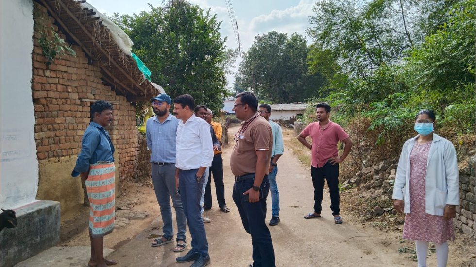 बागबाहरा : उल्टी दस्त प्रभावित ग्राम कोमा का मुख्य चिकित्सा ... - CG Sandesh