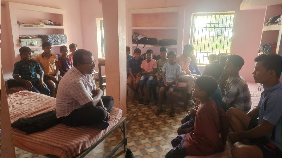महासमुंद : एसडीएम ने आदिवासी बालक छात्रावास खट्टी और परसदा क... - CG Sandesh