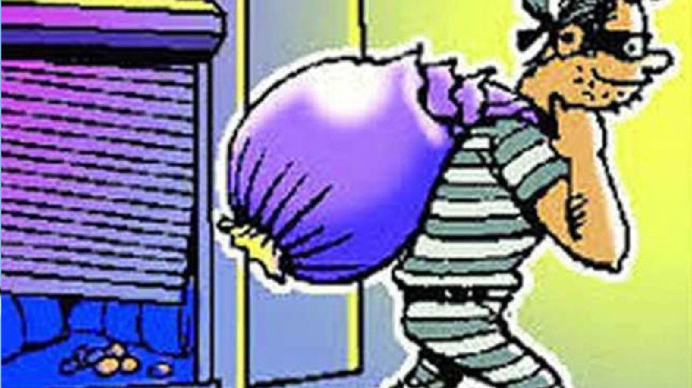 बागबाहरा : 20 हजार नगद, चांदी के सिक्के और किराना सामान चोरी - CG Sandesh