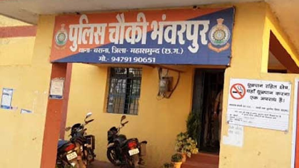 बसना : रोड़ किनारे बिक्री के लिए रखे अवैध शराब के साथ आरोपी ग... - CG Sandesh