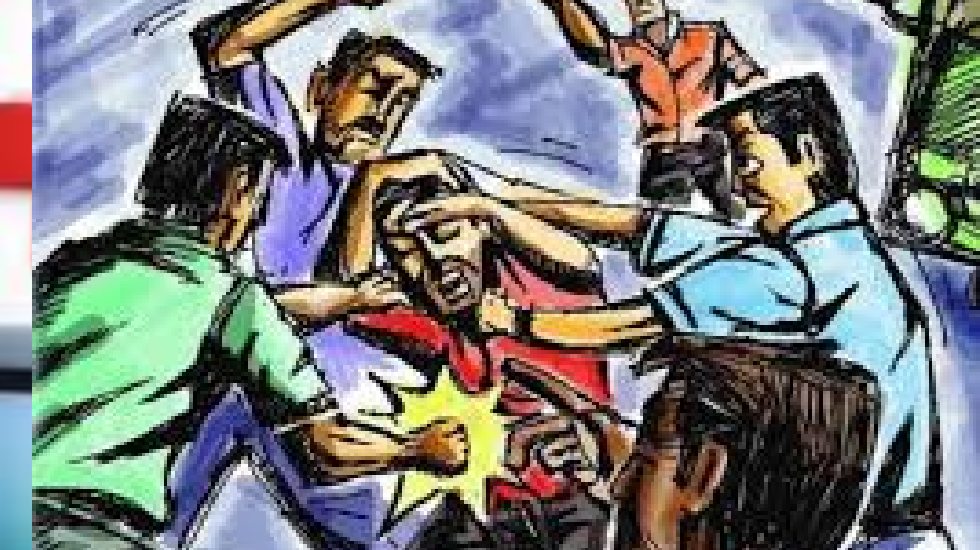 महासमुंद : कार में बैठे युवक को बाहर निकालकर की मारपीट, झूठे... - CG Sandesh