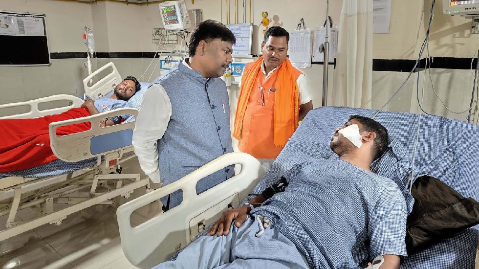 CG : वनमंत्री ने घायल जवानों से मुलाकात कर कुशलक्षेम जाना - CG Sandesh