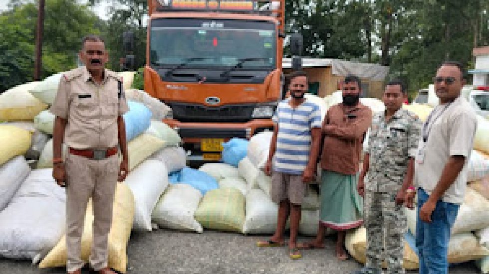 सिंघोडा : खड़ी ट्रक से 22 लाख 40 हजार का अफीम पोस्त बरामद, ट्... - CG Sandesh