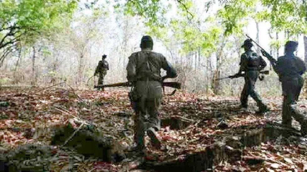 CG : मुखबिरी के संदेह में नक्सलियों ने की हत्या, सरकारी स्कू... - CG Sandesh
