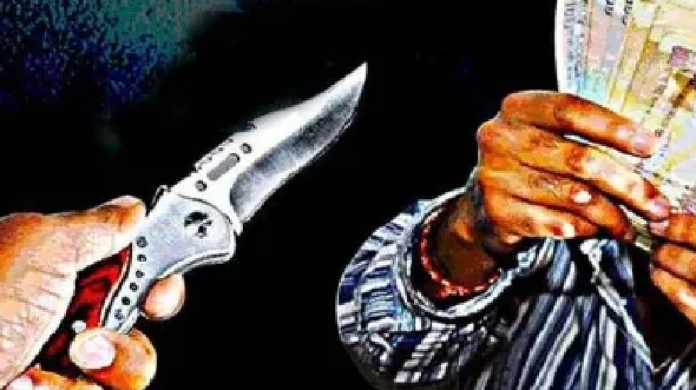 सरायपाली : ओवर टेक कर बाइक को सामने खड़ी कर चाक़ू मारकर लूट लि... - CG Sandesh
