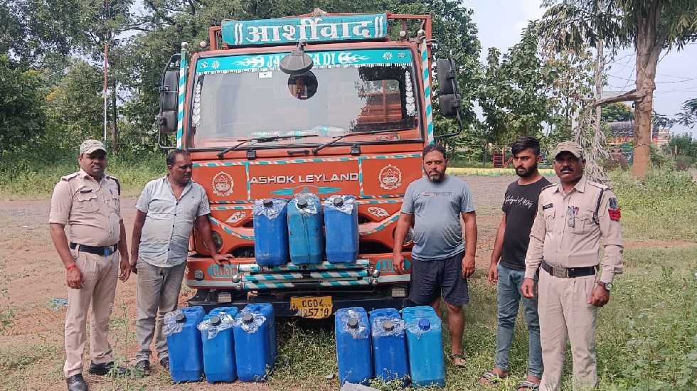 पटेवा क्षेत्र में खडी ट्रकों से डीजल चोरी मामले में 03 अंतर्... - CG Sandesh