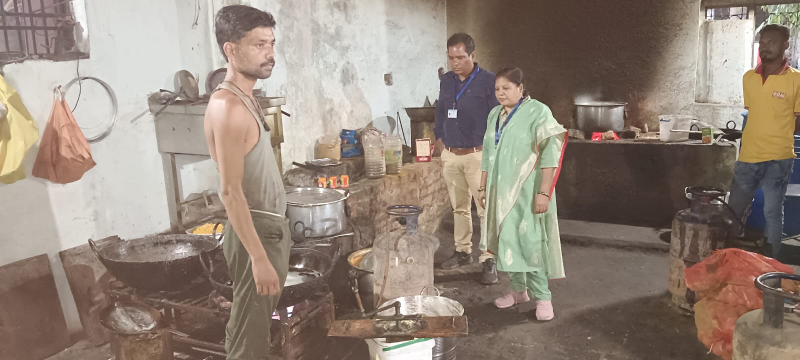महासमुंद : खाद्य सुरक्षा विभाग द्वारा दीपावली के मद्देनजर जि... - CG Sandesh