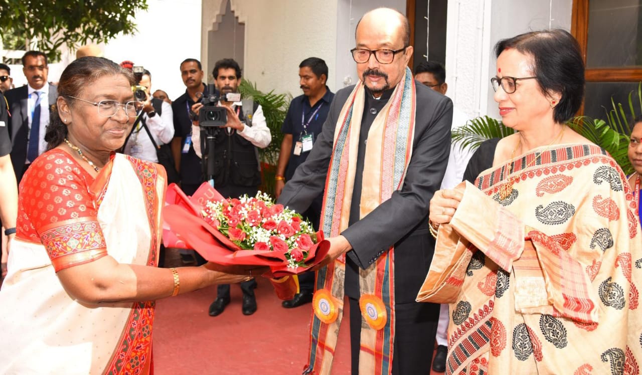 राष्ट्रपति मुर्मु का राजभवन में हुआ आत्मीय स्वागत - CG Sandesh