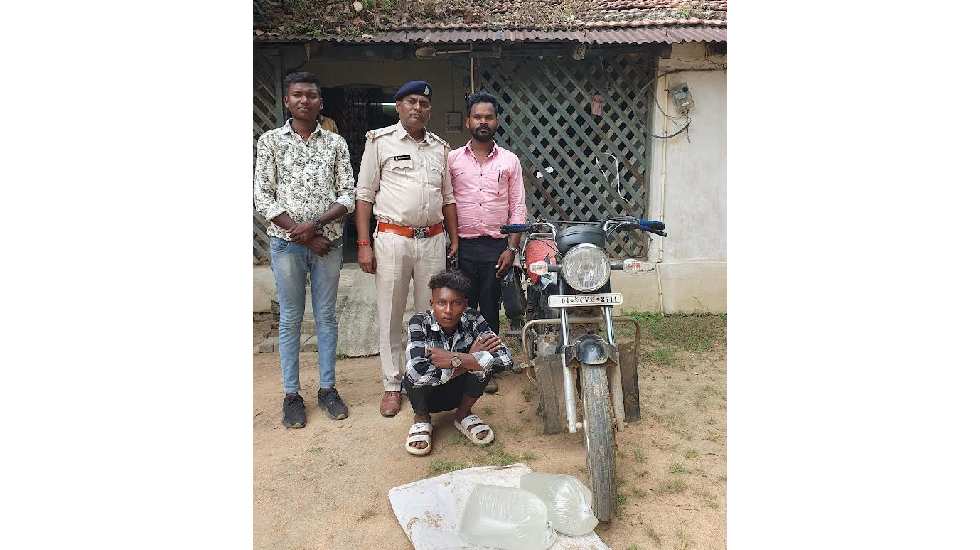आबकारी टीम सांकरा द्वारा अवैध शराब विक्रय के विरुद्ध की गई क... - CG Sandesh