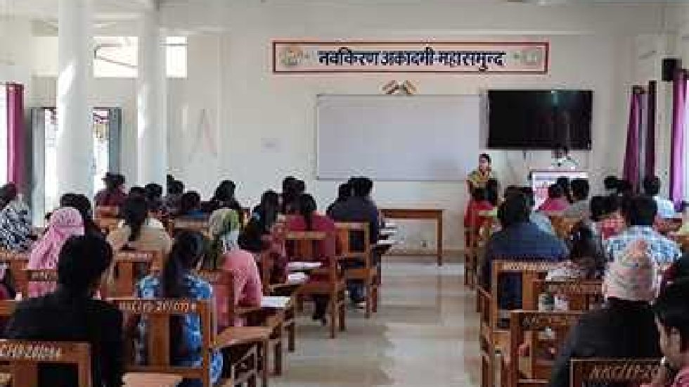 महासमुंद : नवकिरण अकादमी के सुचारू रूप से संचालन के लिए डिप्... - CG Sandesh