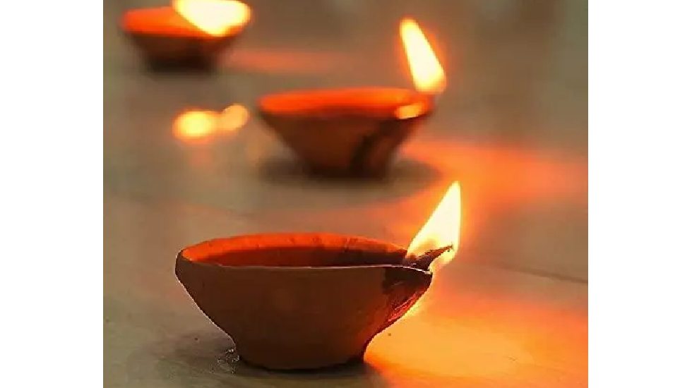 मिट्टी के दियों को प्रोत्साहित करने कुम्हारों से कर नहीं लिए... - CG Sandesh