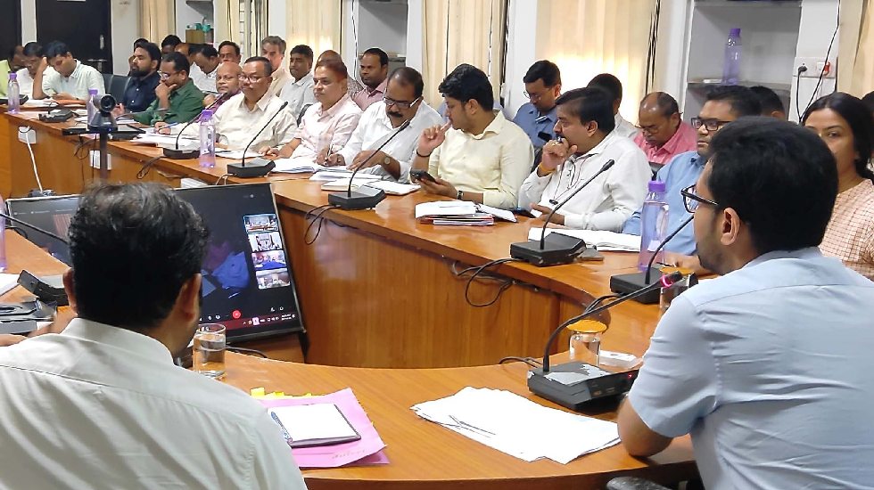 महासमुंद : कलेक्टर ने ली जिला स्तरीय टास्क फोर्स की बैठक - CG Sandesh