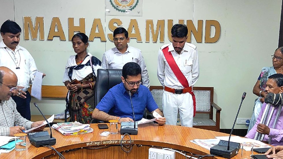 महासमुंद : कलेक्टर जन चौपाल में पीएम आवास, अतिक्रमण हटाने सह... - CG Sandesh