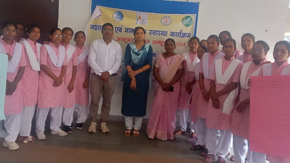 महासमुंद : मद्यपान निषेध दिवस पर शासकीय जीएनएम कॉलेज में चित... - CG Sandesh