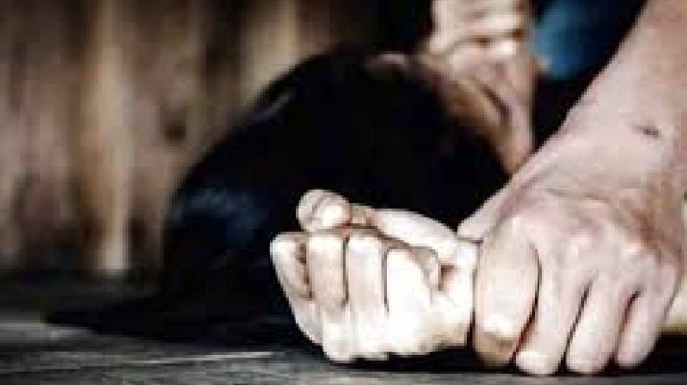 फर्स्ट ईयर की छात्रा के साथ सीनियर ने किया दुष्कर्म - CG Sandesh
