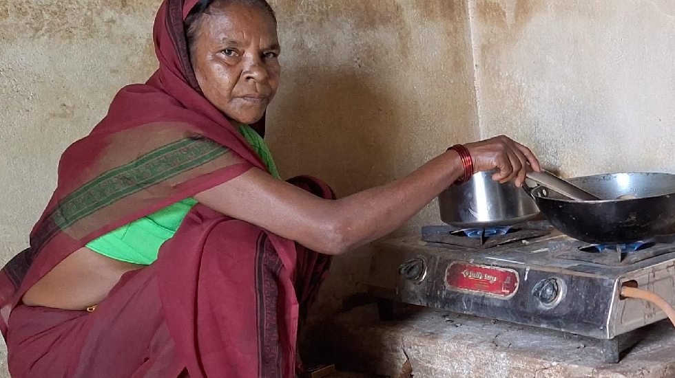 CG : इस दिवाली, गरीब महिलाओं के हाथ नहीं रहेंगे खाली, खरीद प... - CG Sandesh