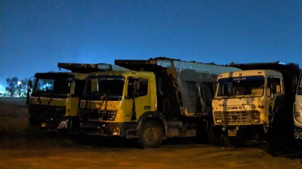 महासमुंद : रेत के अवैध उत्खनन एवं परिवहन पर निरंतर कार्रवाई - CG Sandesh