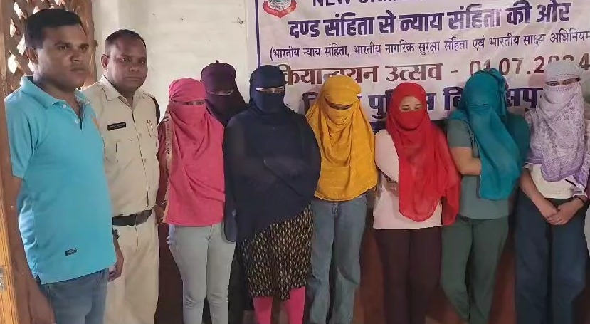 CG ब्रेकिंग : हाई प्रोफाइल सेक्स रैकेट का भंडाफोड़, 8 युवती स... - CG Sandesh