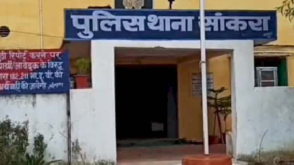 सांकरा : दो मामलों में पुलिस ने जप्त की 7 लीटर महुआ शराब - CG Sandesh
