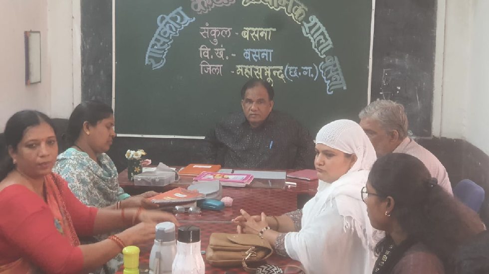 बसना : बीआरसीसी ने शासकीय कन्या प्राथमिक शाला का किया औचक नि... - CG Sandesh