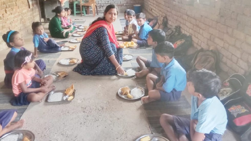 सरायपाली : शासकीय प्राथमिक शाला गंधेलडीपा एवं शासकीय हाई स्क... - CG Sandesh