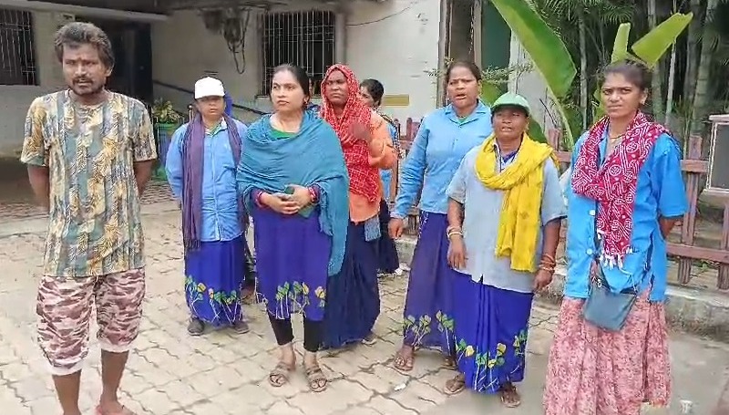 CG : स्वच्छता दीदियों ने ठेकेदार पर लगाया प्रताड़ना का आरोप,... - CG Sandesh