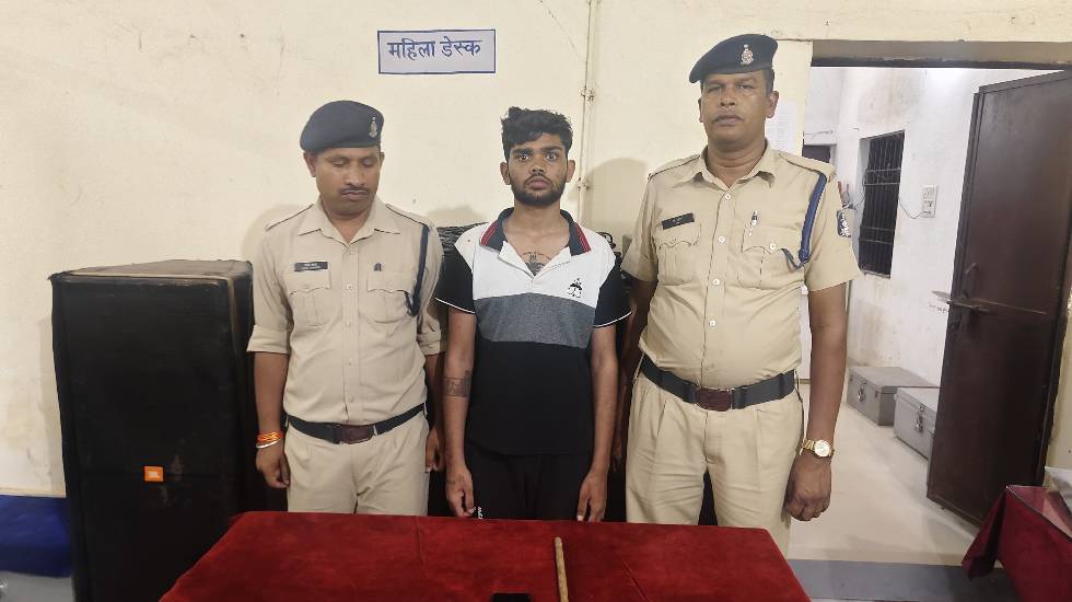 सुने मकान से आभूषण एवं मोबाइल की चोरी करने वाला आरोपी महासमु... - CG Sandesh