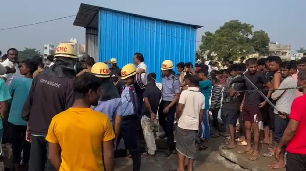 भरभरा कर गिरी पानी की टंकी, 4 मजदूरों की मौत, कई घायल - CG Sandesh