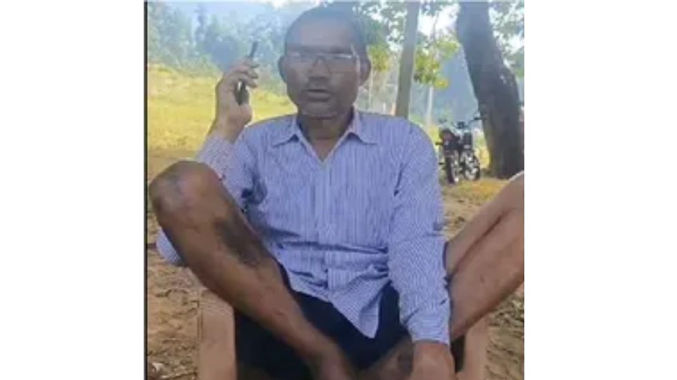 शराब पीकर स्कूल पहुंचा शिक्षक, कहा - मोबाइल गुम हो गया, दिमा... - CG Sandesh
