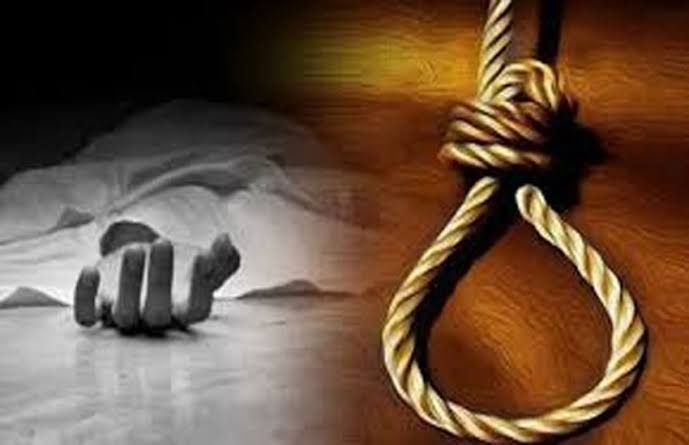 CG : कांस्टेबल ने फांसी लगाकर की आत्महत्या, थाने के क्वार्टर... - CG Sandesh