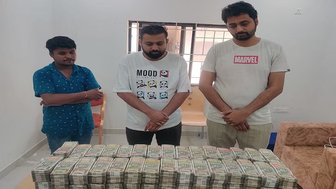 CG : चेकिंग के दौरान कार से मिले दो करोड़ 27 लाख से ज्यादा र... - CG Sandesh