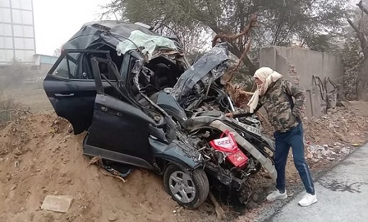Accident : कार और ट्रक में जोरदार भिड़ंत, दो पुलिसवालों की म... - CG Sandesh