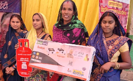 महासमुंद  : उज्ज्वला गैस से सुशीला, जानकी के उज्ज्वल होते सप... - CG Sandesh