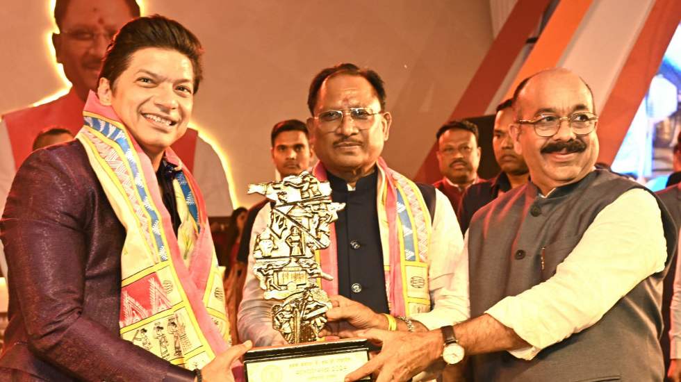 मुख्यमंत्री विष्णुदेव साय ने राज्योत्सव में बॉलीवुड सिंगर शा... - CG Sandesh