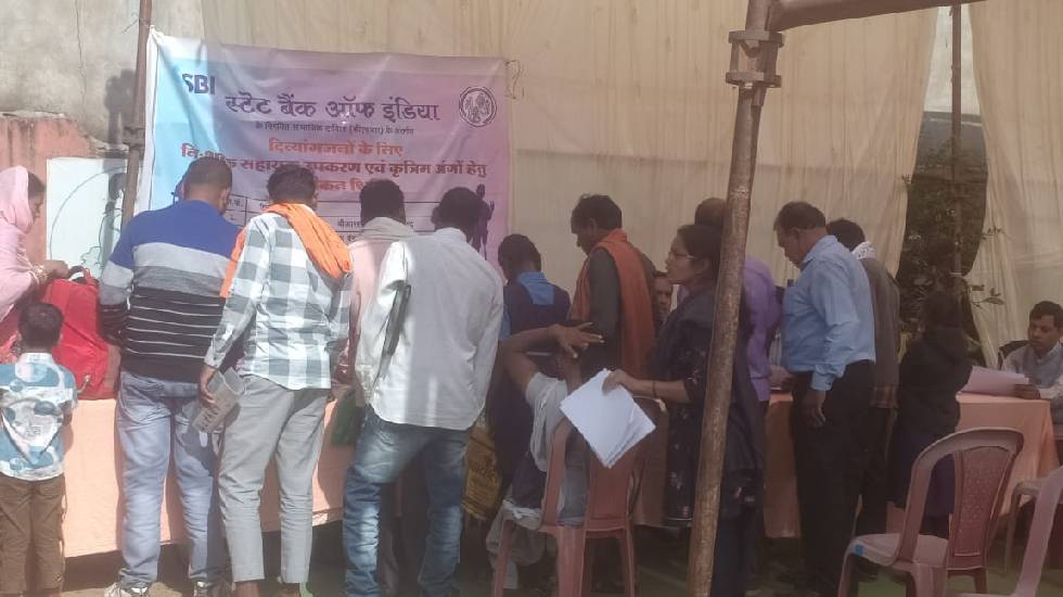 पिथौरा में नि:शुल्क सहायक उपकरण व कैलीपर्स एवं कृत्रिम अंग प... - CG Sandesh