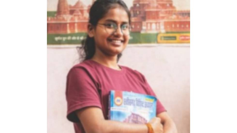 CG : श्रमिक के बच्चे उठा रहे मेधावी छात्रा सहायता योजना का ल... - CG Sandesh