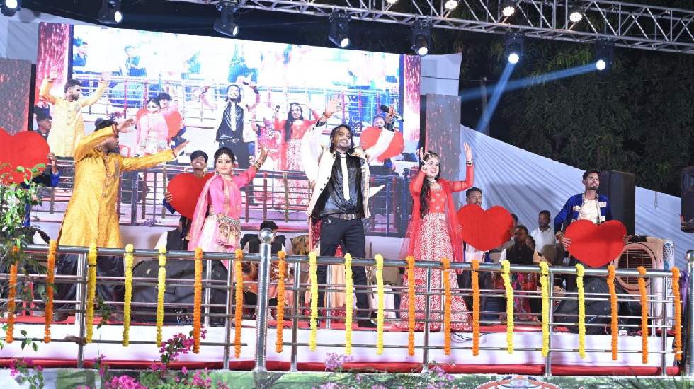 चंदा रे.. रायगढ़ वाले राजा.. गीत पर जमकर झूमे लोग - CG Sandesh