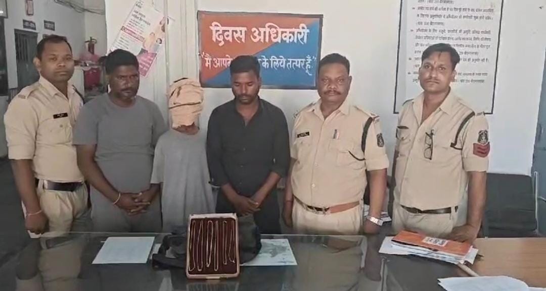 महासमुंद : लाखों के ज्वेलरी चोरी करने वाले एक नाबालिग सहित त... - CG Sandesh