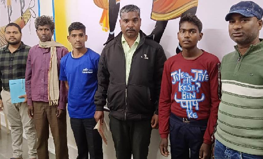 अच्छा काम दिलाने का झांसा देकर ले गए कर्नाटक, प्रशासन ने करा... - CG Sandesh
