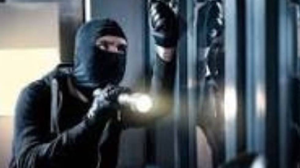 महासमुंद : घर के ब्यारा में खड़ी ट्रेक्टर से सामान चोरी