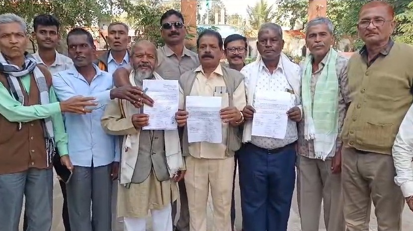 महासमुंद : रबी फसल के लिए पानी की मांग को लेकर कलेक्ट्रेट पह... - CG Sandesh
