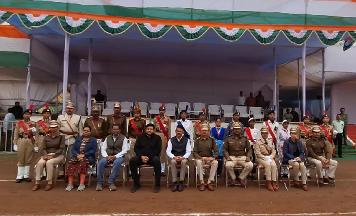 महासमुंद : गणतंत्र दिवस के पूर्व मिनी स्टेडियम में की गई फुल... - CG Sandesh