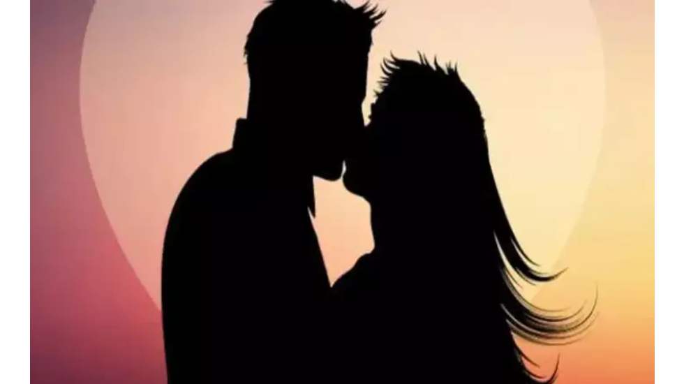 प्रेमी-प्रेमिका का Kiss करना, गले लगना अपराध नहीं; हाई कोर्ट... - CG Sandesh