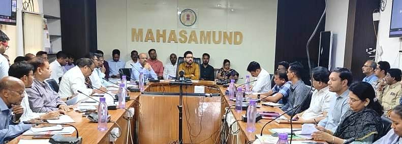 महासमुंद : कलेक्टर ने ली समय-सीमा की बैठक अवैध माइनिंग में स... - CG Sandesh