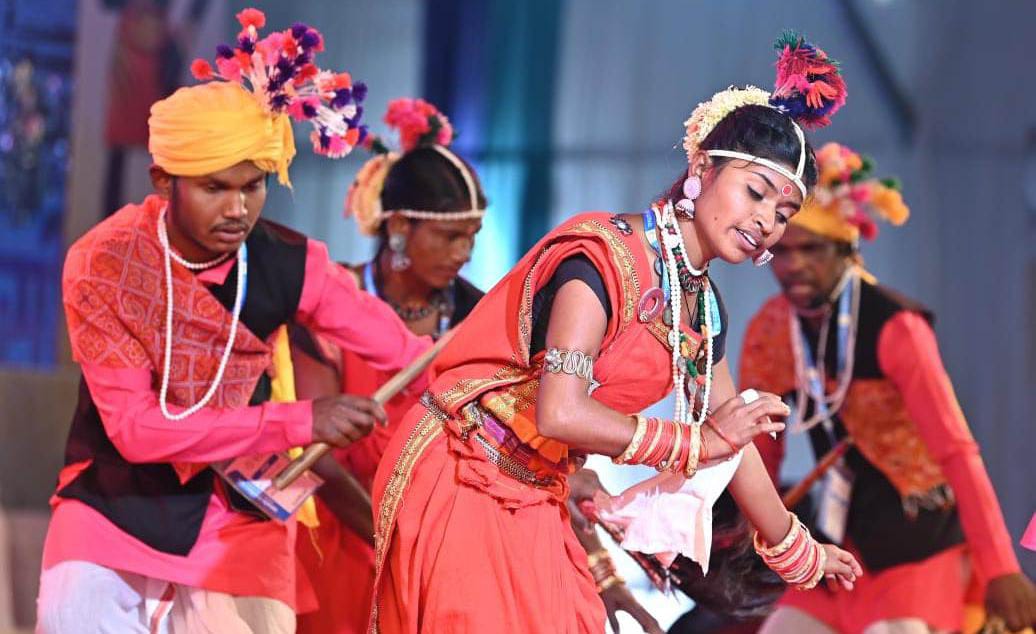 जनजातीय गौरव दिवस एवं अंतर्राज्यीय आदिवासी लोक नृत्य महोत्सव... - CG Sandesh