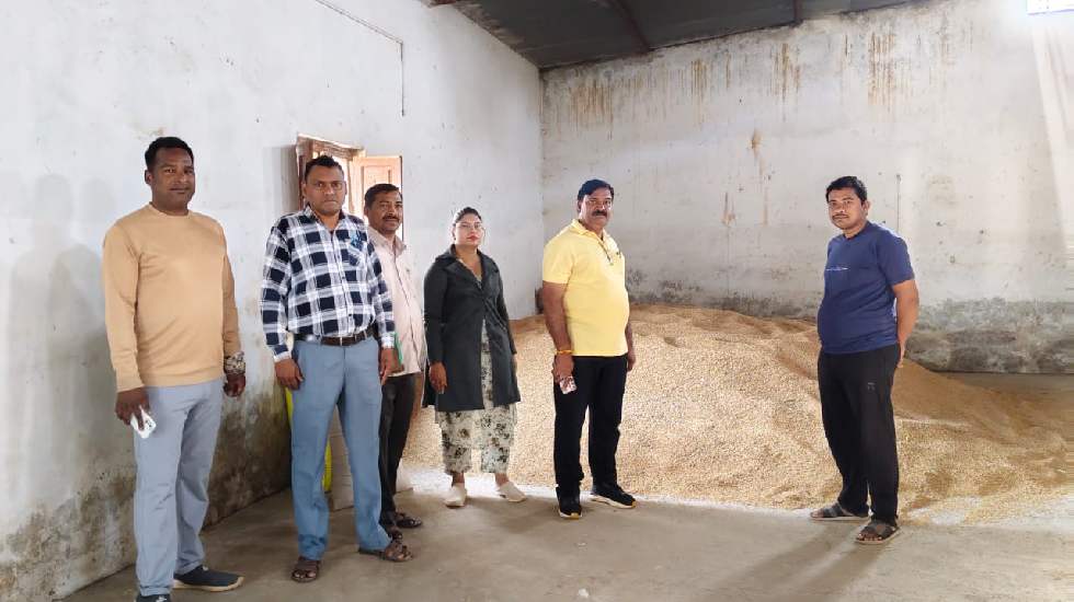 बसना : दो गाँव से अवैध धान जप्त, प्रशासन की सख्त कार्रवाई जा... - CG Sandesh