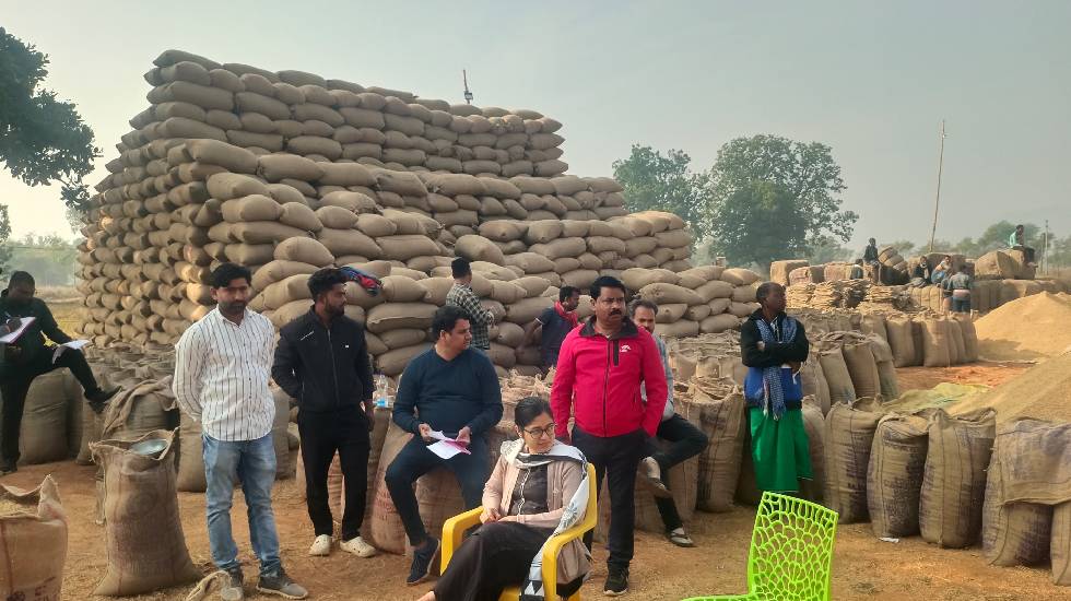 सरायपाली : धान खरीदी केंद्र में 531 बोरा संदिग्ध धान एवं रबी... - CG Sandesh